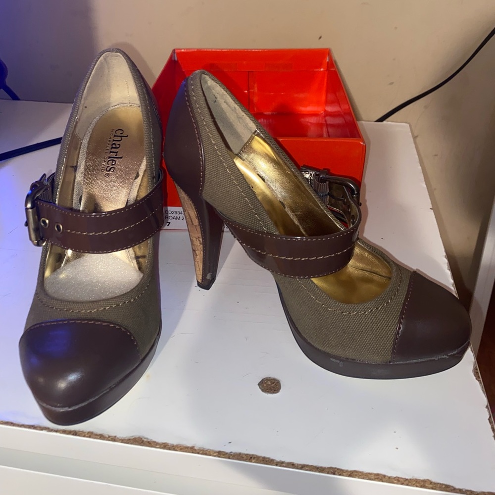 Charles Davis heels